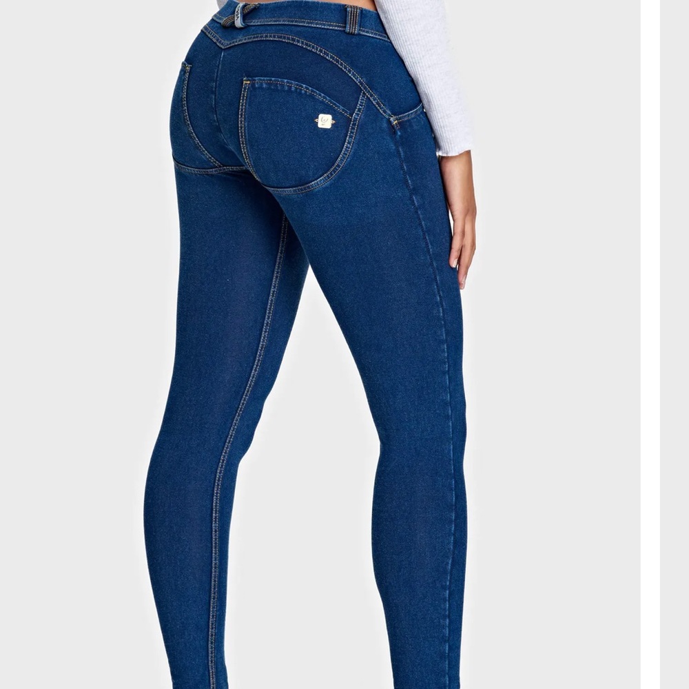 Freddy WR.UP® Denim - Low Rise - 7/8 Length - Dark Blue + Yellow Stitching